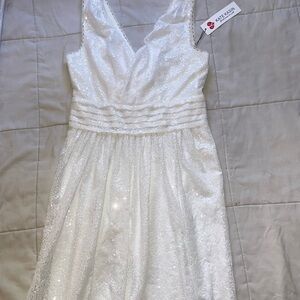 Kate Kasin Sparkling White Sleeveless V-Neck Dress
